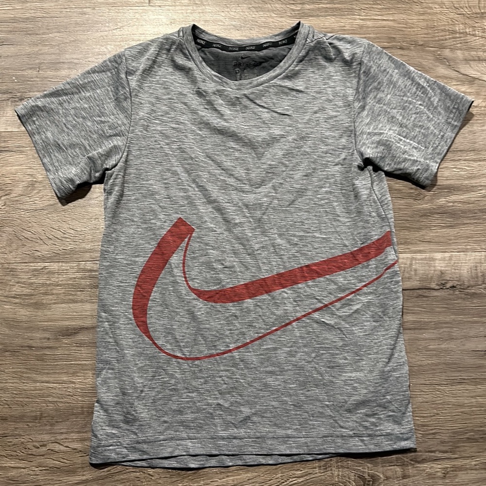 Boys Nike tee dryfit